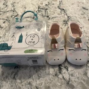 Ro & Me 6-12 month infant soft sole unicorn shoes